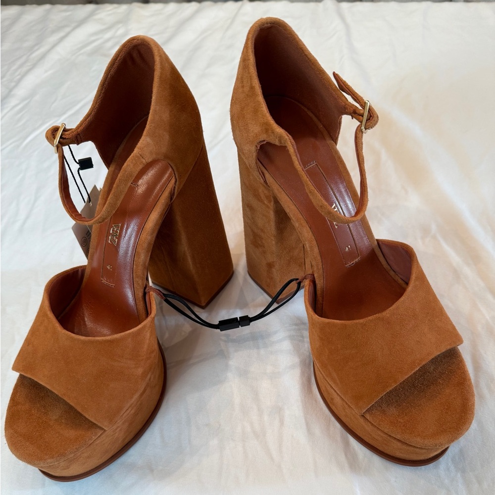 NEVER WORN Chunky Suede Heel- 🤩